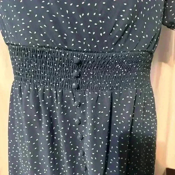 NWT Flowy Blue Mid Calf Dress. V-neck. Smocked Waist. Lined. Sz Medium - Picture 3 of 8